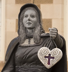 A statue of Nano Nagle holding a heart